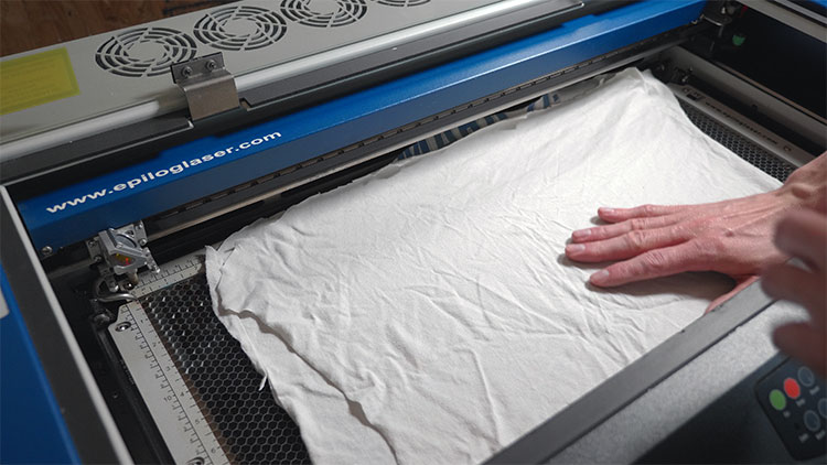 Alfex_smoothing-t-shirt-fabric-for-laser-cutting